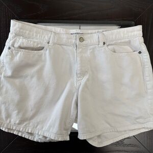 *BANANA REPUBLIC* White Roll-Up Shorts Size 30